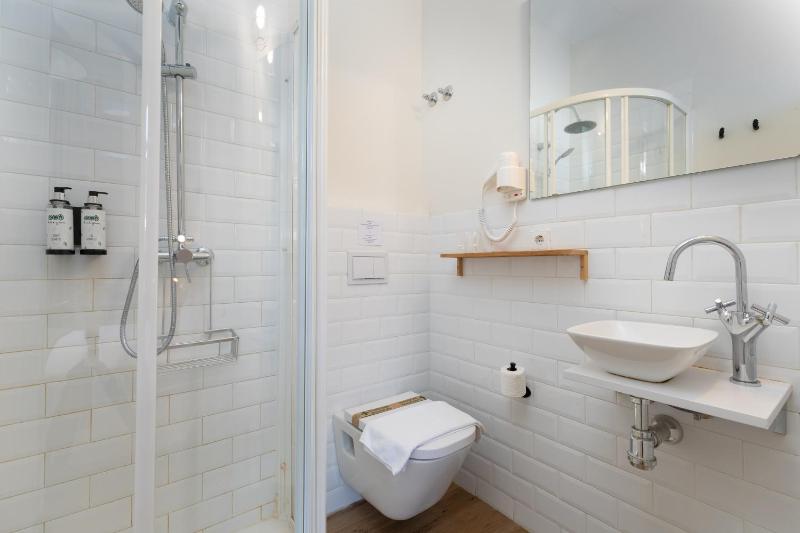 Double or Twin Room image 3