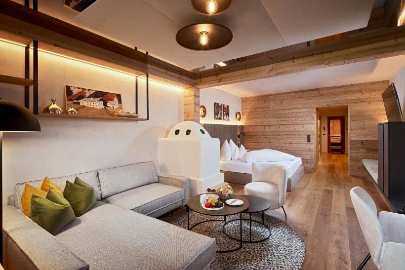 Deluxe Double Room with Mountain View image 4