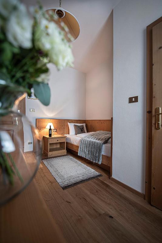 Comfort Single Room image 4