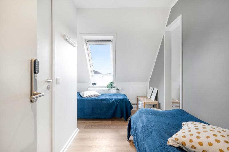 Quadruple Room with Bathroom image 4