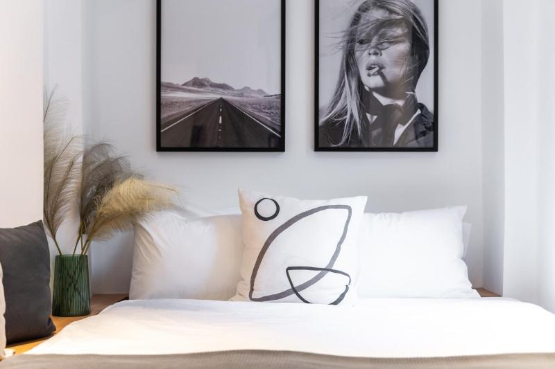 Large Double Room image 2