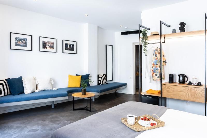 Melo Athens - image 15