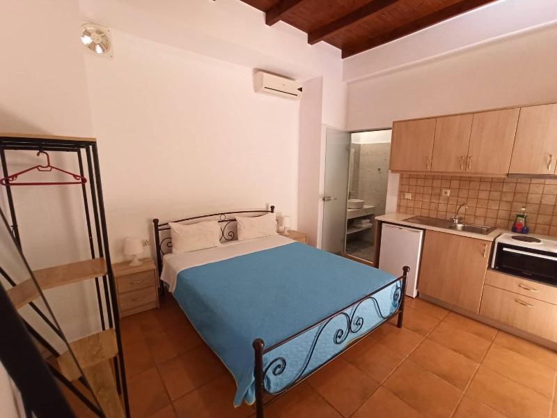 Katerina Traditional Rooms - image 16
