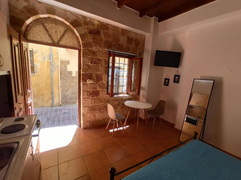 Double Room - Ground Floor image 4