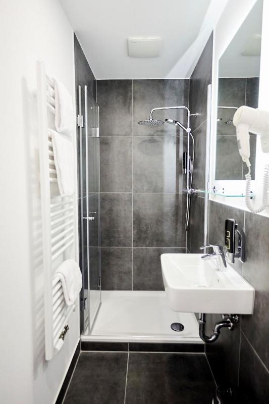 SMARTY Cologne Dom Hotel - Boardinghouse - KONTAKTLOSER SELF CHECK-IN - image 5