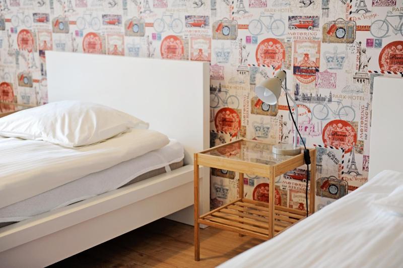 Basic Triple Room with Shared Bathroom image 2