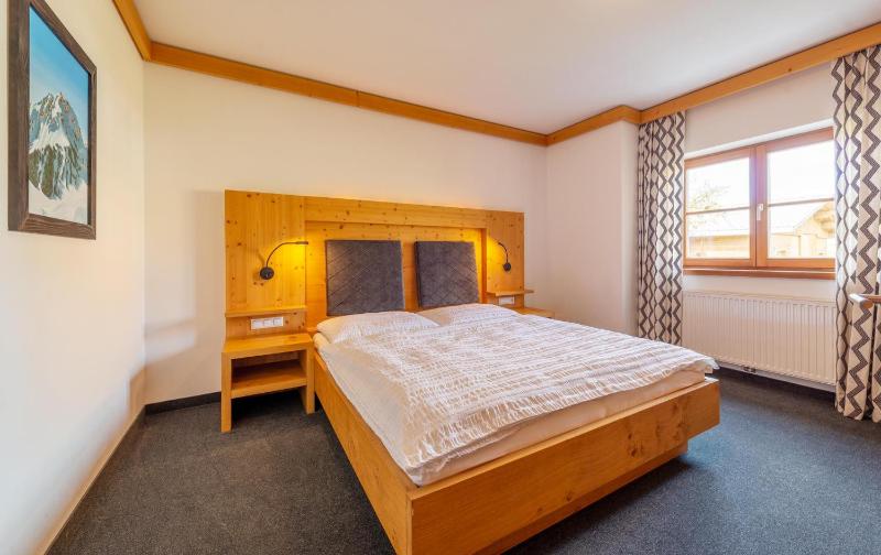One-Bedroom Apartment image 3