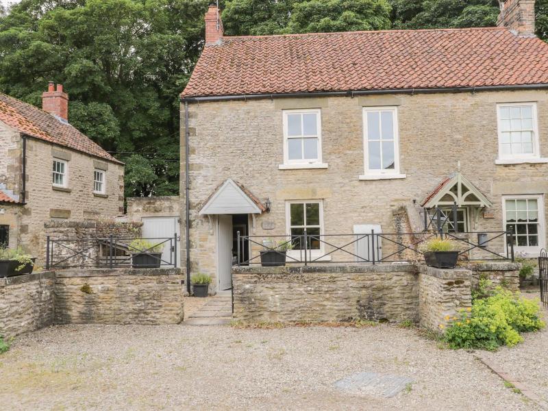 Snowdrop Cottage - image 1