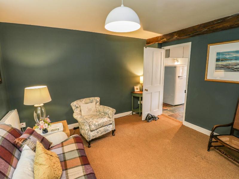 Snowdrop Cottage - image 17