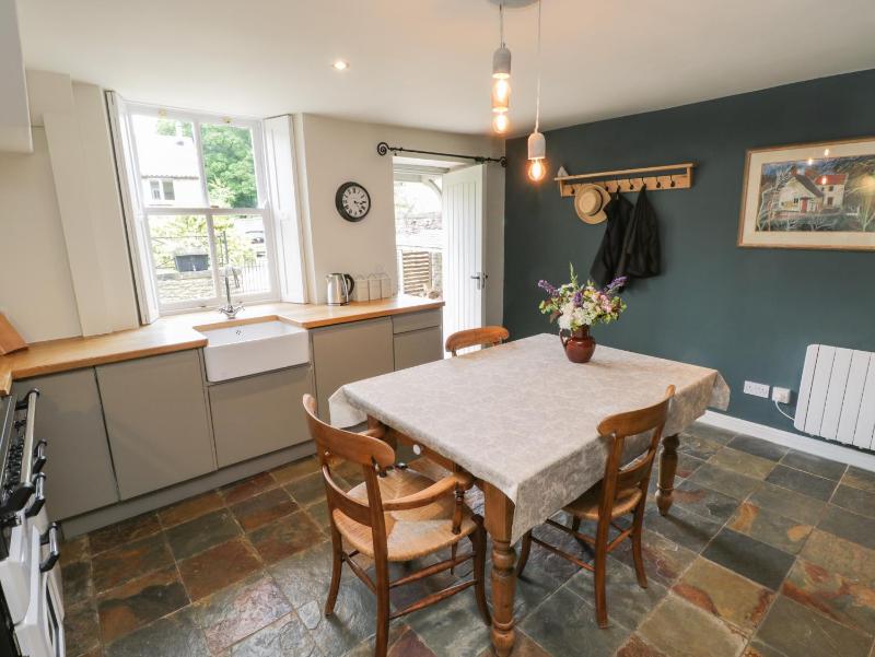 Snowdrop Cottage - image 8