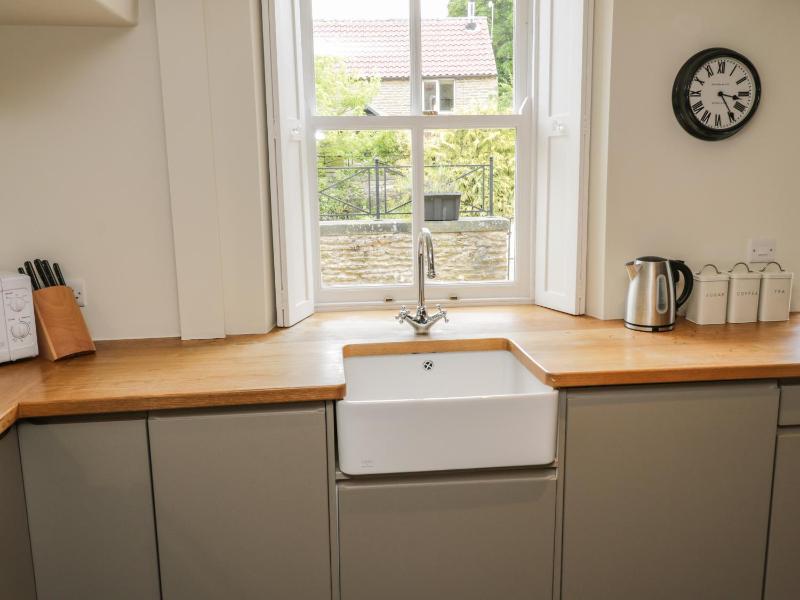 Snowdrop Cottage - image 11