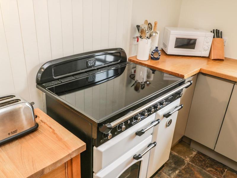 Snowdrop Cottage - image 30