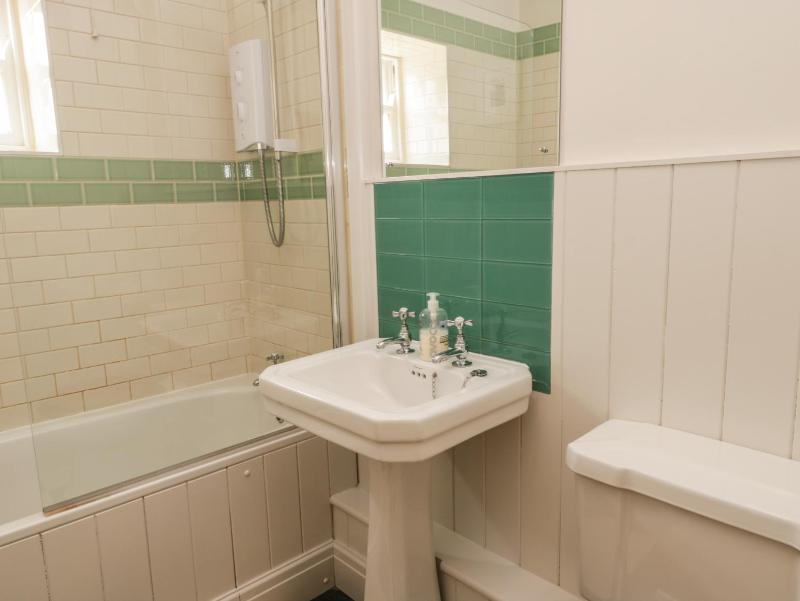 Snowdrop Cottage - image 33