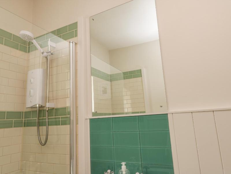 Snowdrop Cottage - image 32