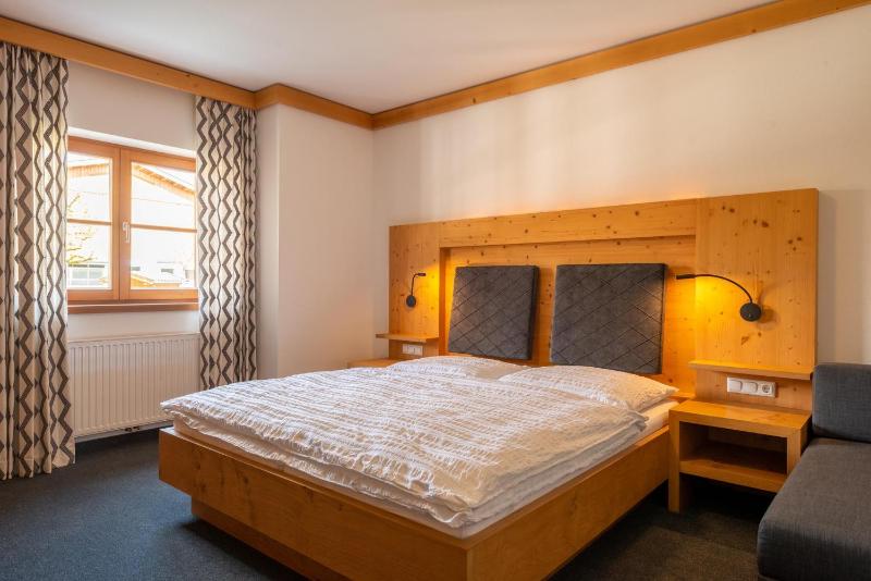One-Bedroom Apartment image 4