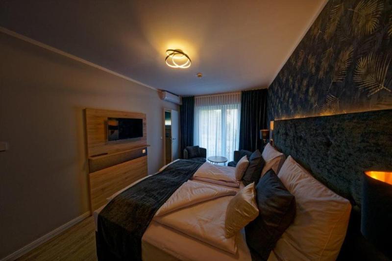 Deluxe Double Room image 1