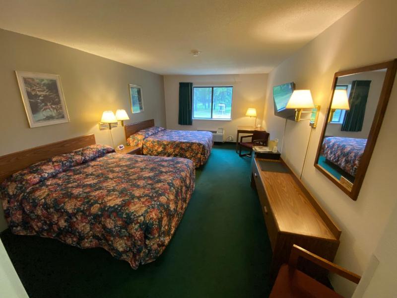 Queen Room image 4