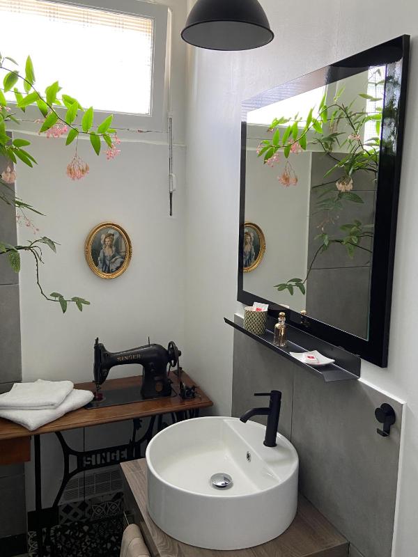 Double Room with Private Bathroom image 3