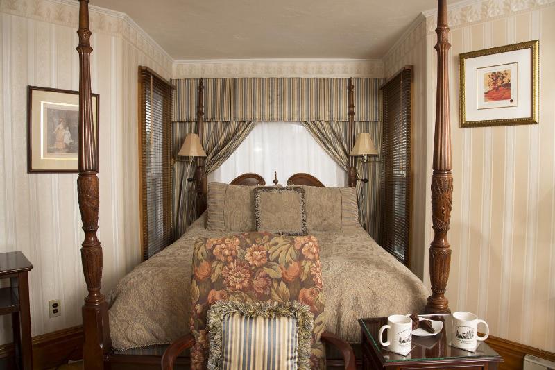 Taft Bedroom image 2