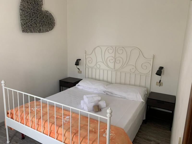 Standard Double Room image 4