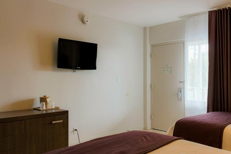 Standard Double Room with Two Double Beds - No Resort Fee image 4