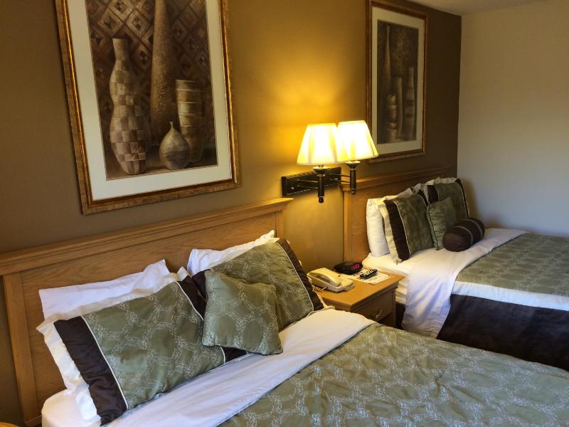 Double Room with Two Double Beds - Smoking image 3
