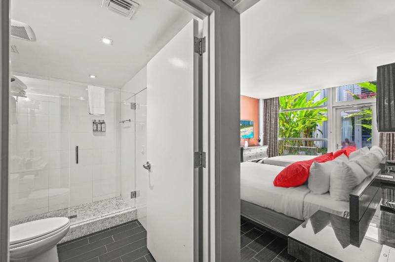 Deluxe Double Room with Garden View image 4