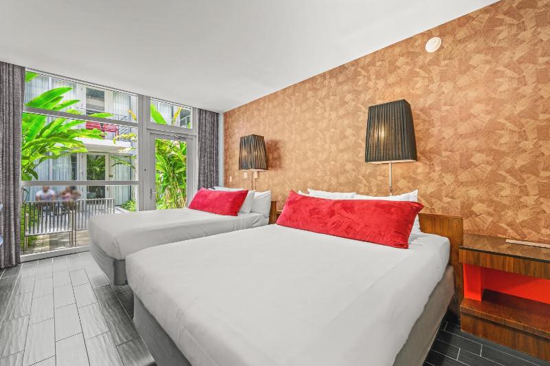Deluxe Double Room with Garden View image 1