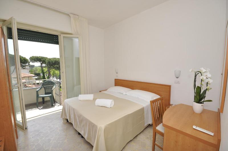 Double or Twin Room with Balcony image 2