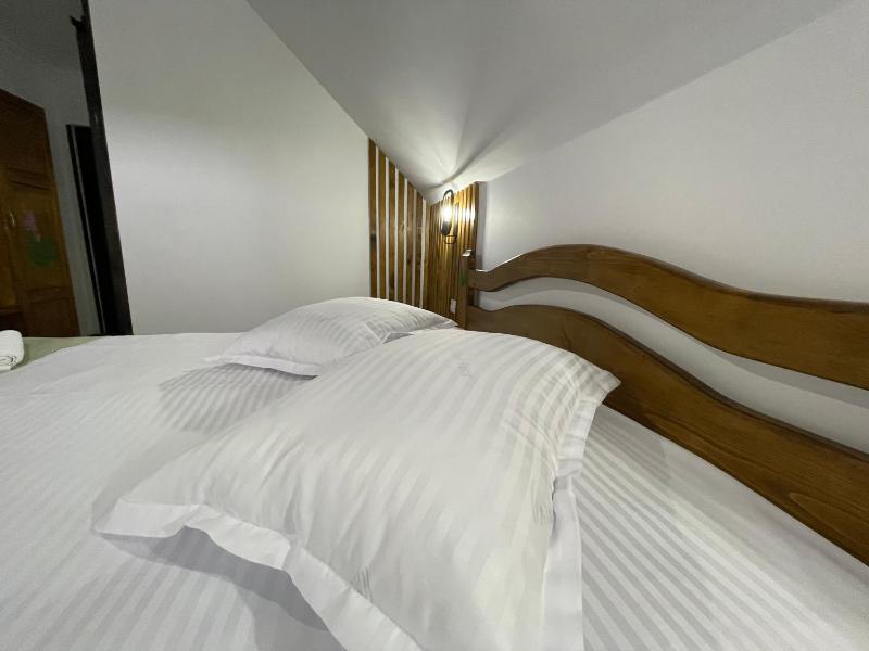 Deluxe Double Room with Balcony image 4