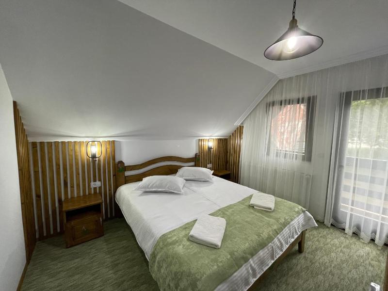 Deluxe Double Room with Balcony image 2