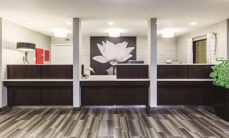La Quinta Inn & Suites by Wyndham Tucson East - image 15