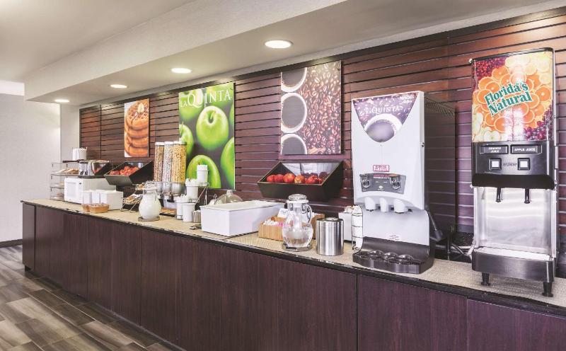 La Quinta Inn & Suites by Wyndham Tucson East - image 23
