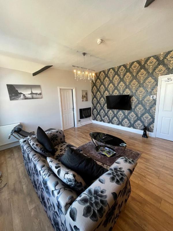 One-Bedroom Apartment image 1