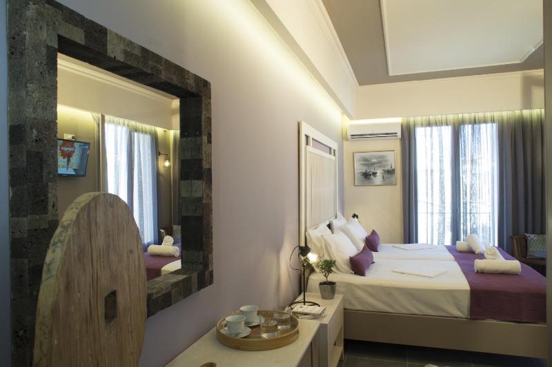 Classic Room with Balcony image 3
