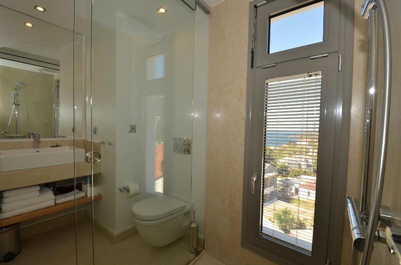 Deluxe Suite image 4
