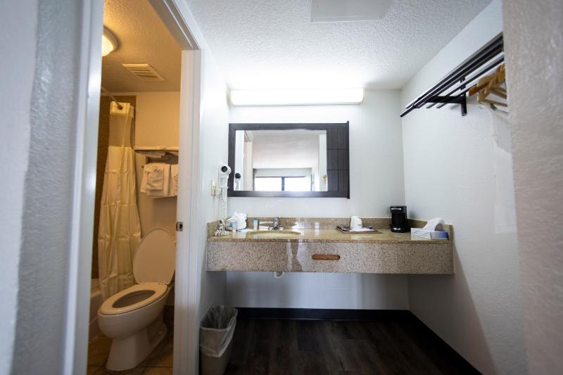 King Room - Non-Smoking image 1