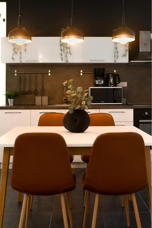 Premium Urban Living - Stylish Apartments at Universitate Prime Location - image 7