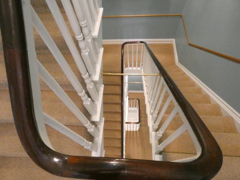 Jackson Court Hotel - image 12