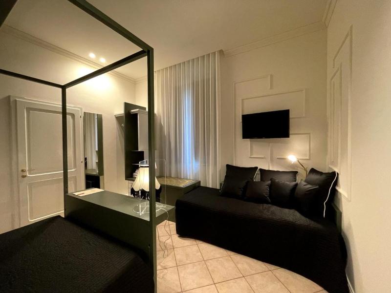 Standard Double Room image 2