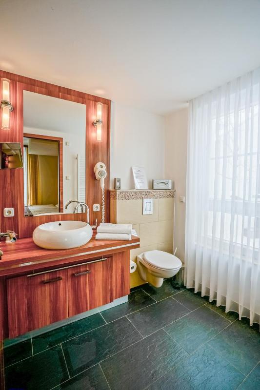 One-Bedroom Apartment image 2