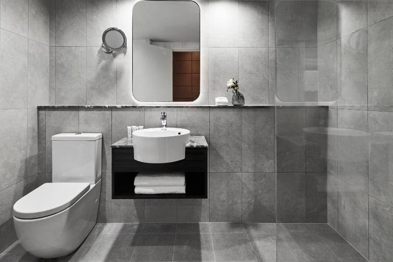 Standard Queen Room image 4