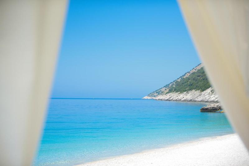 Green Coast beach villa with pool hot tub & sauna - image 6