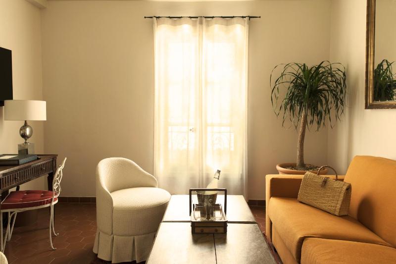 Deluxe Suite image 3