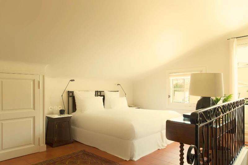 Prestige Tropezian room with Terrace and Sea View image 4