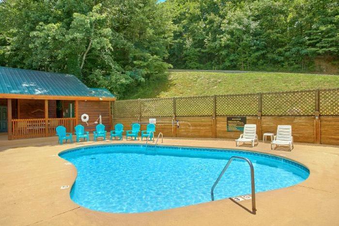Forever Yours 2 Hot tubs FREE Attraction tickets WIFI Near The Parkway in Pigeon Forge!!! - image 9