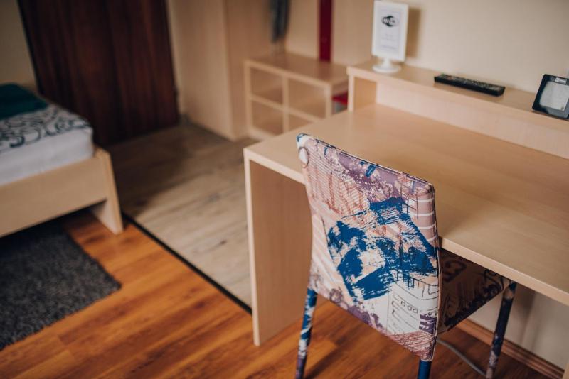 Economy Twin Room image 4