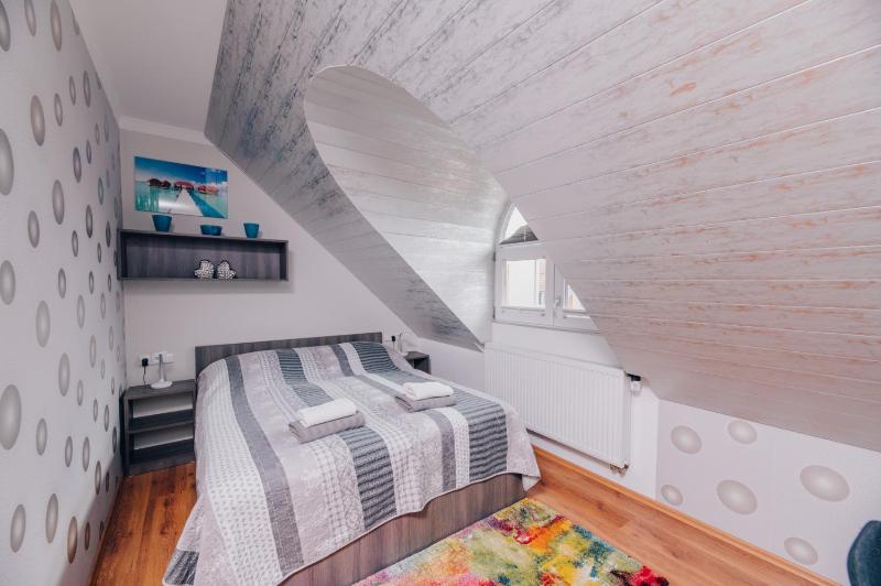 One-Bedroom Apartment image 1