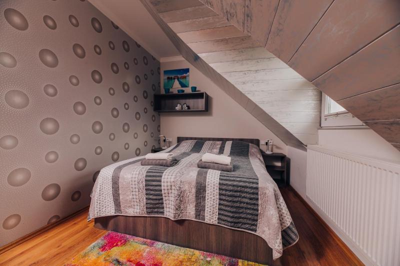 One-Bedroom Apartment image 3