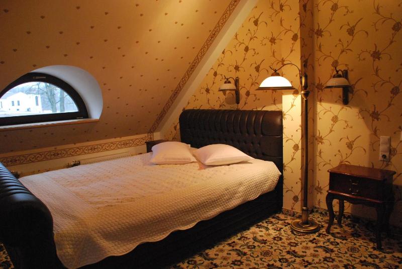 Double Room with large double bed image 4